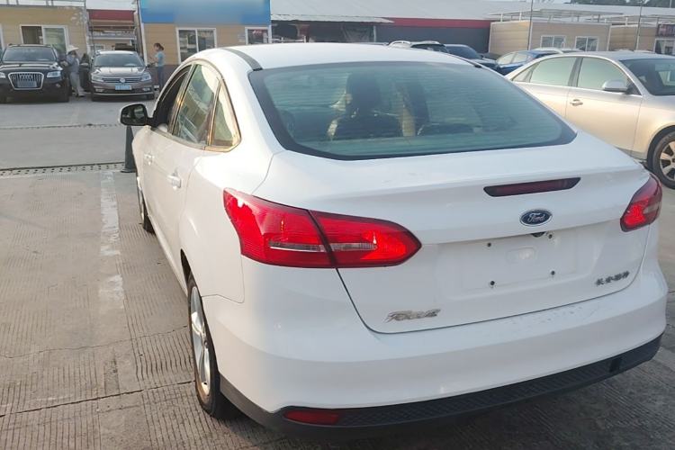 Used Ford Focus 2017 Sedan 1.6L Automatic Comfort Plus SmartDrive Edition Exterior 2