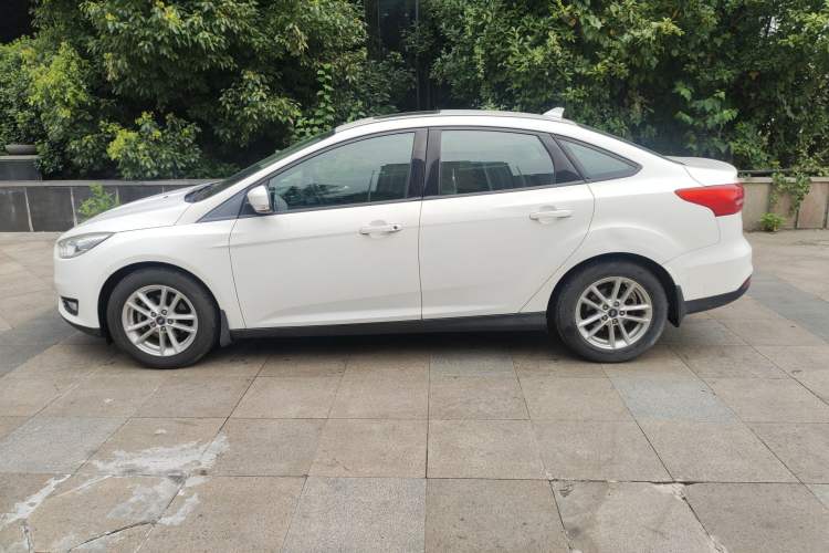 Used Ford Focus 2017 Sedan 1.6L Automatic Fashion Edition Smart Drive Version Exterior 2
