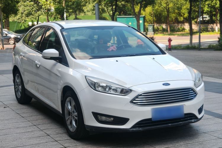 Used Ford Focus 2017 Sedan 1.6L Manual Comfort Plus SmartDrive Edition Exterior 2