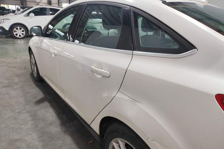 Used Ford Focus 2017 Sedan EcoBoost 180 Automatic Elite Model Exterior 2