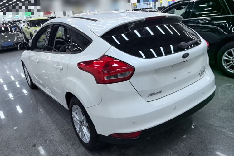 Used Ford Focus 2017 Hatchback EcoBoost 125 Automatic - Ultra-Powerful Style Edition with Smart Drive Features Exterior 2