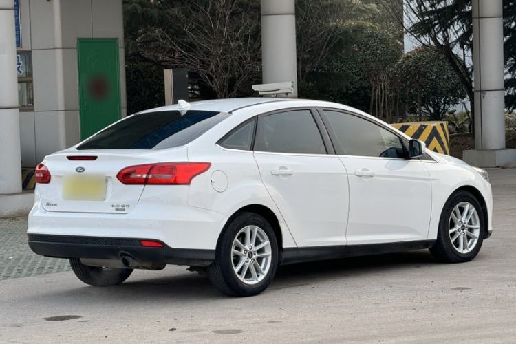 Used Ford Focus 2017 Sedan EcoBoost 180 Automatic Elite Model Exterior 2