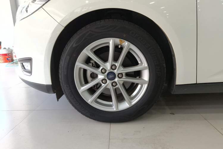 Used Ford Focus 2017 Sedan 1.6L Automatic Fashion Edition Smart Drive Version Exterior 2