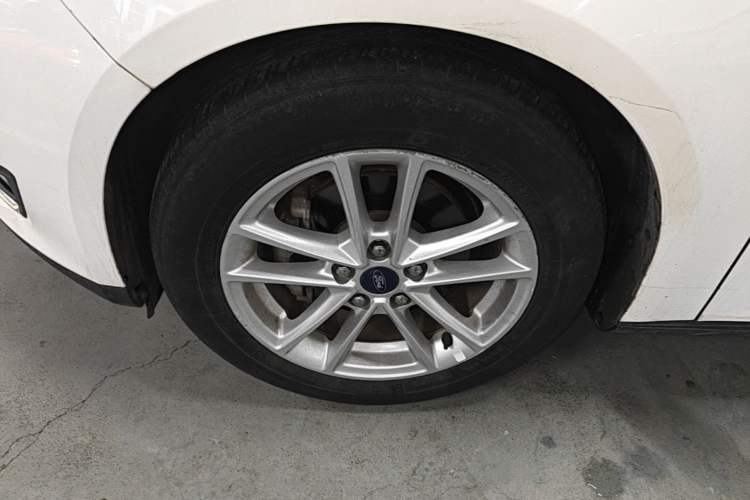 Used Ford Focus 2017 Hatchback 1.6L Automatic Fashion Edition Smart Drive Version Exterior 2