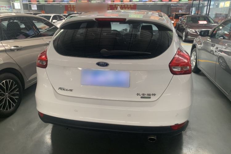 Used Ford Focus 2017 Hatchback EcoBoost 180 Automatic Elite Model Exterior 2