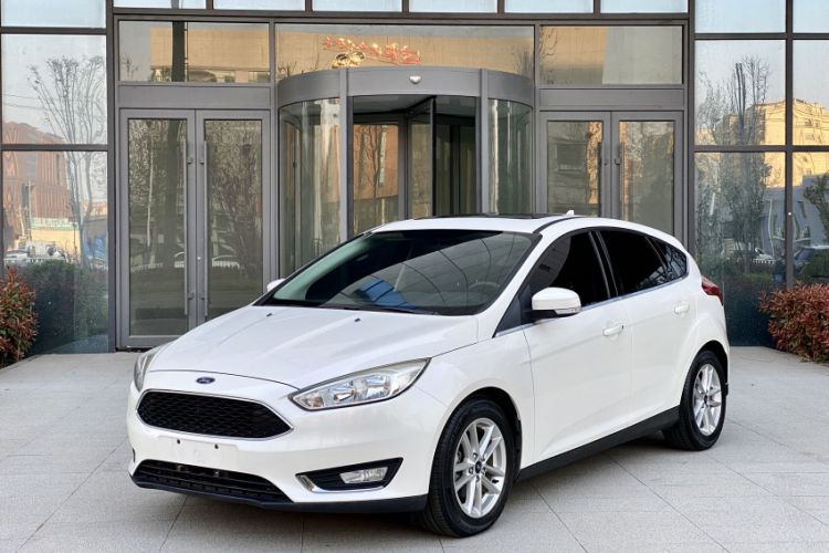 Used Ford Focus 2017 Hatchback EcoBoost 180 Automatic Elite Model Exterior 2