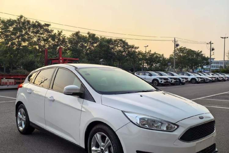 Used Ford Focus 2017 Hatchback 1.6L Automatic Comfort Plus SmartDrive Edition Exterior 3