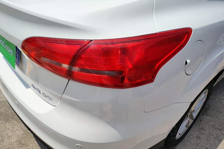 Used Ford Focus 2017 Sedan EcoBoost 180 Automatic Elite Model Exterior 3