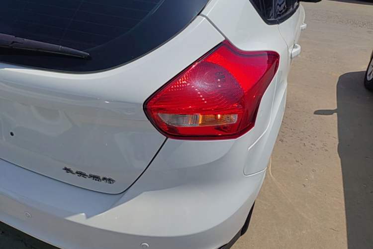 Used Ford Focus 2017 Hatchback 1.6L Automatic Comfort Plus SmartDrive Edition Exterior 3