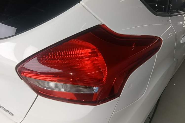 Used Ford Focus 2017 Hatchback 1.6L Automatic Comfort Plus SmartDrive Edition Exterior 3