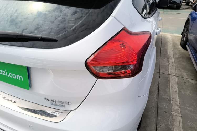 Used Ford Focus 2017 1.5T CTCC White and Black Limited Edition Exterior 3
