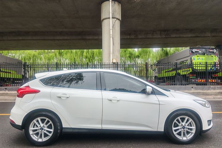 Used Ford Focus 2017 Hatchback EcoBoost 180 Automatic Elite Model Exterior 3