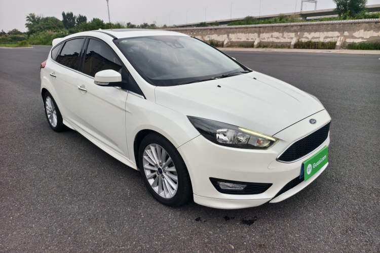 Used Ford Focus 2017 Hatchback EcoBoost 180 Automatic Sport Model Exterior 3