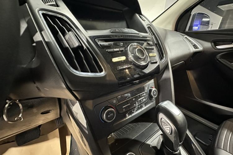 Used Ford Focus 2017 Sedan 1.6L Automatic Fashion Edition Smart Drive Version Exterior 3