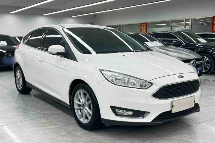 Used Ford Focus 2017 Hatchback EcoBoost 125 Automatic - Ultra-Powerful Style Edition with Smart Drive Features Exterior 3