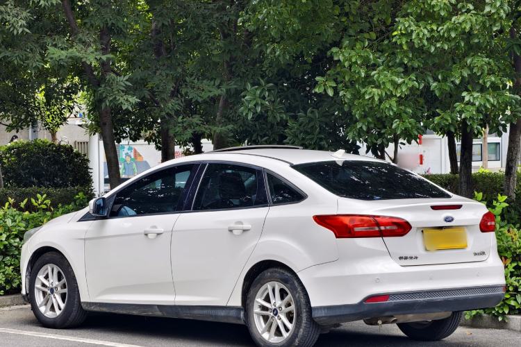 Used Ford Focus 2017 Sedan 1.6L Automatic Fashion Edition Smart Drive Version Exterior 3