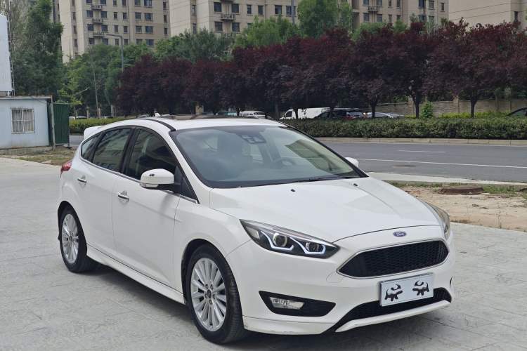 Used Ford Focus 2017 Hatchback EcoBoost 180 Automatic Sport Model Exterior 3