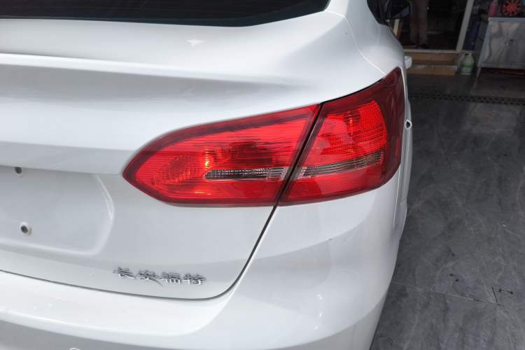 Used Ford Focus 2017 Sedan 1.6L Automatic Fashion Edition Smart Drive Version Exterior 3