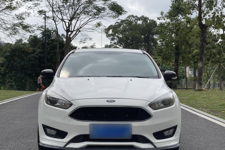 Used Ford Focus 2017 Hatchback 1.6L Automatic Fashion Edition Smart Drive Version Exterior 3