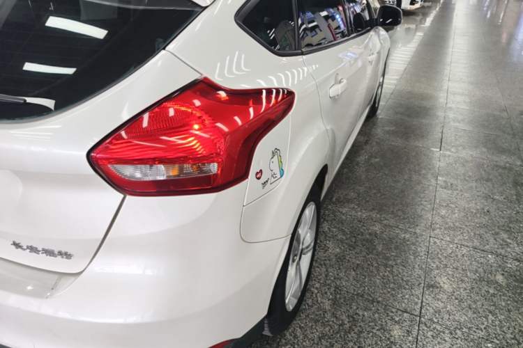 Used Ford Focus 2017 Hatchback 1.6L Automatic Comfort Plus SmartDrive Edition Exterior 3