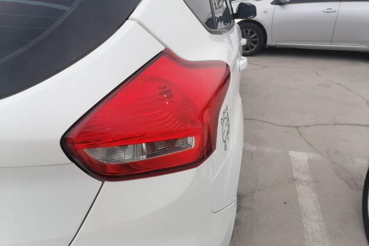 Used Ford Focus 2017 Hatchback 1.6L Automatic Comfort Plus SmartDrive Edition Exterior 3