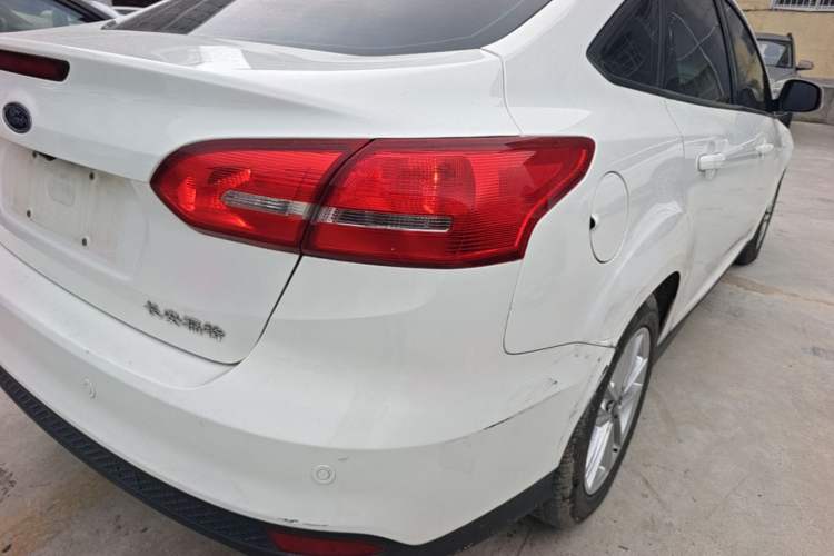 Used Ford Focus 2017 Sedan 1.6L Automatic Fashion Edition Smart Drive Version Exterior 3