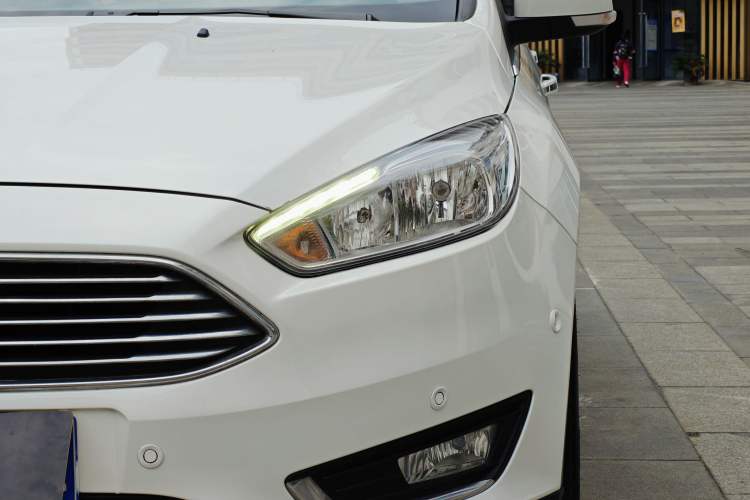 Used Ford Focus 2017 Sedan EcoBoost 180 Automatic Flagship Model Exterior 3