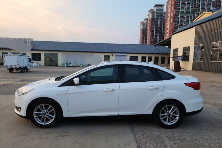 Used Ford Focus 2017 Sedan EcoBoost 125 Automatic Supreme Style SmartDrive Edition Exterior 3