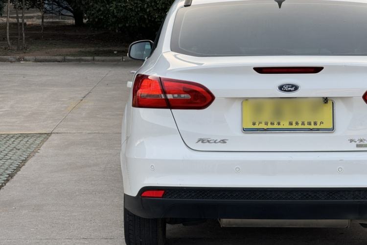 Used Ford Focus 2017 Sedan EcoBoost 180 Automatic Elite Model Exterior 3