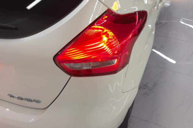 Used Ford Focus 2017 Hatchback 1.6L Automatic Comfort Plus SmartDrive Edition Exterior 3