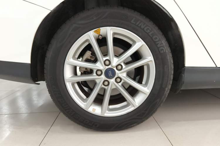 Used Ford Focus 2017 Sedan 1.6L Automatic Fashion Edition Smart Drive Version Exterior 3