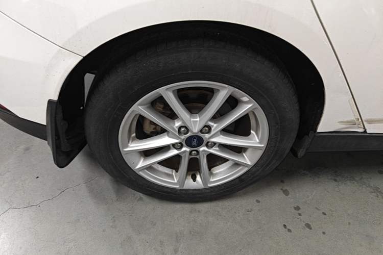 Used Ford Focus 2017 Hatchback 1.6L Automatic Fashion Edition Smart Drive Version Exterior 3