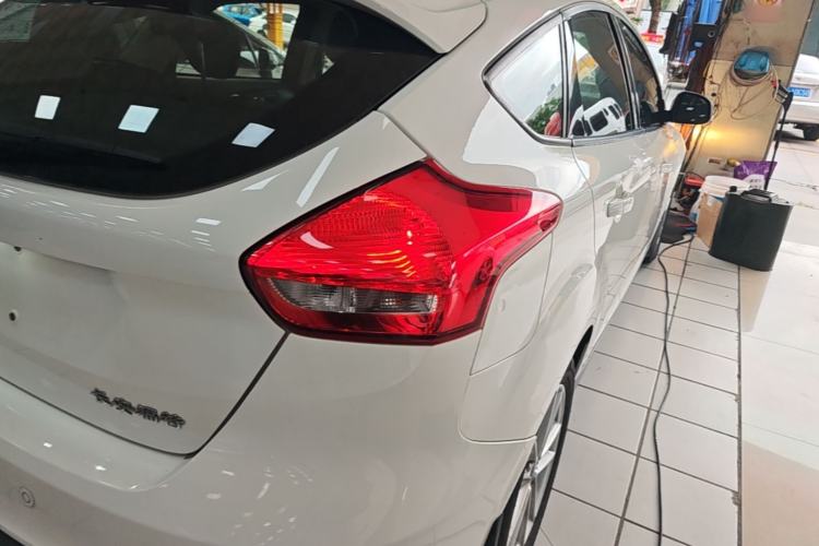 Used Ford Focus 2017 Hatchback 1.6L Automatic Fashion Edition Smart Drive Version Exterior 3