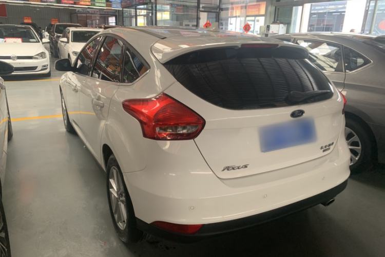 Used Ford Focus 2017 Hatchback EcoBoost 180 Automatic Elite Model Exterior 3
