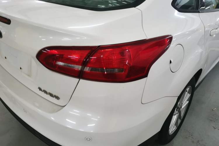 Used Ford Focus 2017 Sedan 1.6L Automatic Fashion Edition Smart Drive Version Exterior 3