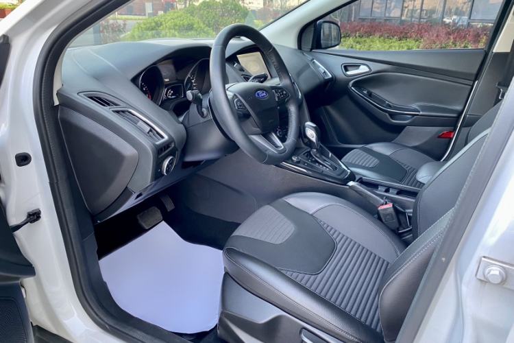 Used Ford Focus 2017 Hatchback EcoBoost 180 Automatic Elite Model Exterior 3