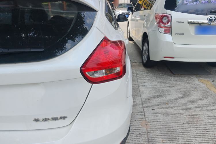 Used Ford Focus 2017 Hatchback 1.6L Automatic Comfort Plus SmartDrive Edition Exterior 3