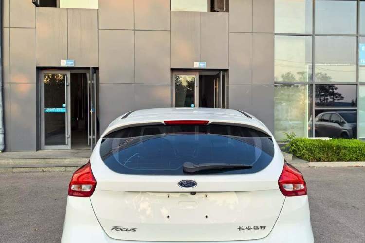 Used Ford Focus 2017 Hatchback 1.6L Automatic Comfort Plus SmartDrive Edition Exterior 4