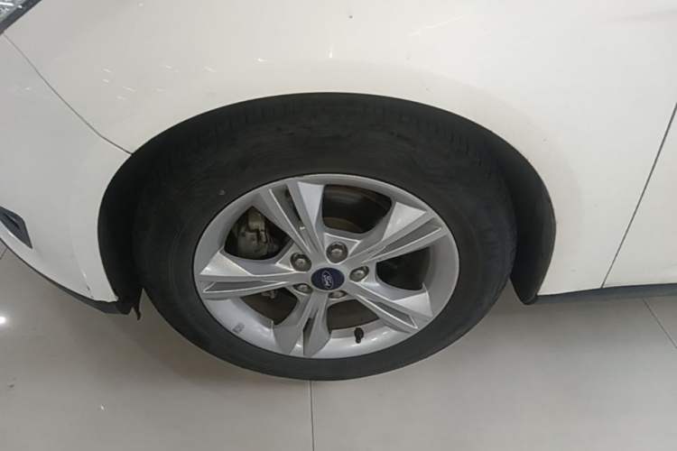 Used Ford Focus 2017 Hatchback 1.6L Automatic Comfort Plus SmartDrive Edition Exterior 4