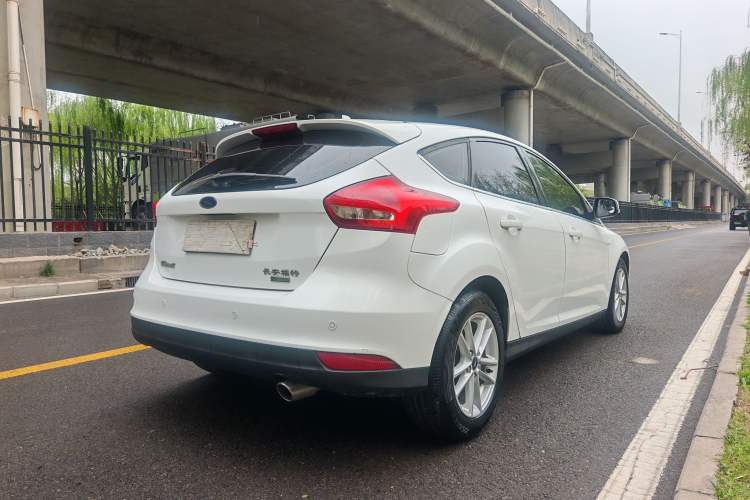 Used Ford Focus 2017 Hatchback EcoBoost 180 Automatic Elite Model Exterior 4