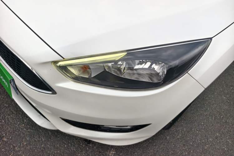 Used Ford Focus 2017 Hatchback EcoBoost 180 Automatic Sport Model Exterior 4