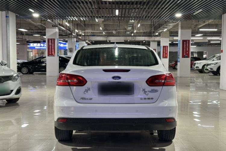 Used Ford Focus 2017 Sedan 1.6L Automatic Fashion Edition Smart Drive Version Exterior 4