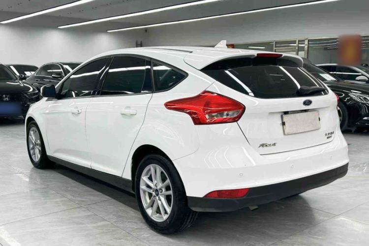 Used Ford Focus 2017 Hatchback EcoBoost 125 Automatic - Ultra-Powerful Style Edition with Smart Drive Features Exterior 4