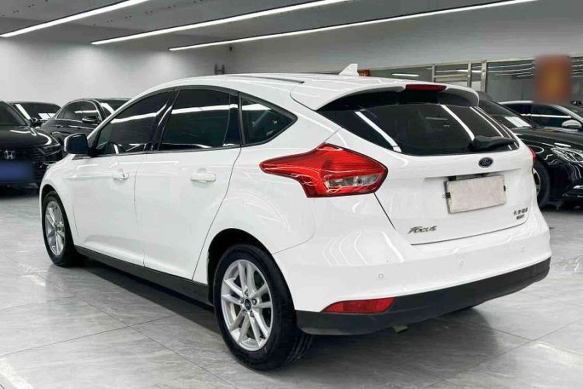 Used Ford Focus 2017 Hatchback EcoBoost 125 Automatic - Ultra-Powerful Style Edition with Smart Drive Features Exterior 4
