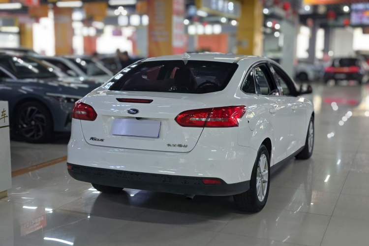 Used Ford Focus 2017 Sedan 1.6L Automatic Fashion Edition Smart Drive Version Exterior 4