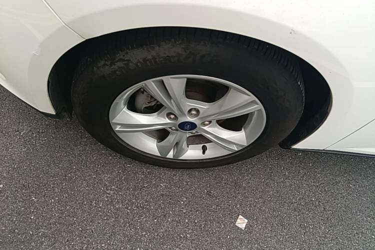 Used Ford Focus 2017 Sedan 1.6L Manual Comfort Plus SmartDrive Edition Exterior 4
