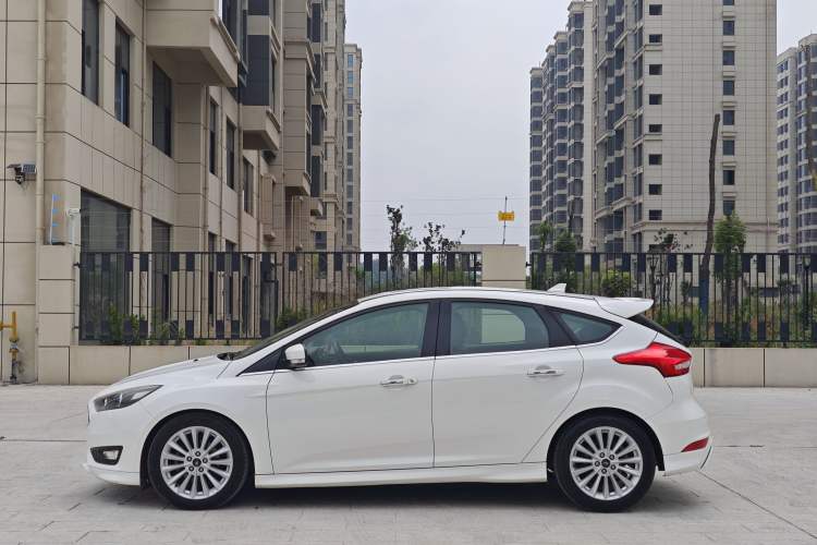 Used Ford Focus 2017 Hatchback EcoBoost 180 Automatic Sport Model Exterior 4