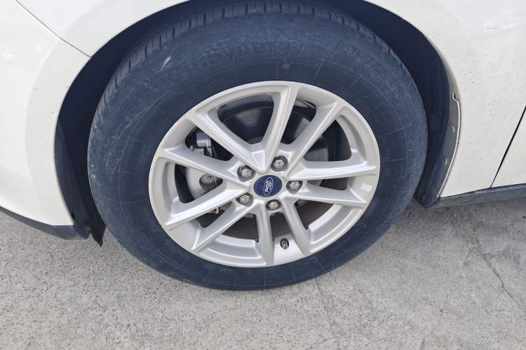 Used Ford Focus 2017 Sedan EcoBoost 180 Automatic Elite Model Exterior 4