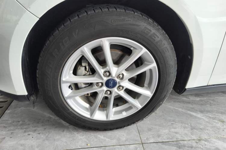 Used Ford Focus 2017 Sedan 1.6L Automatic Fashion Edition Smart Drive Version Exterior 4