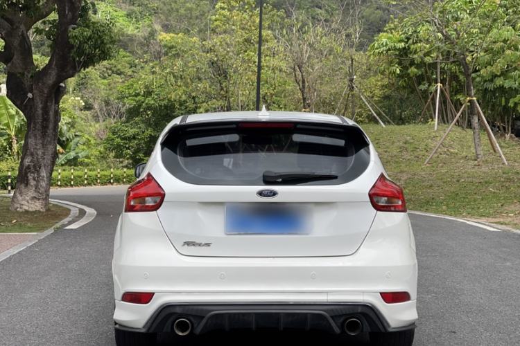 Used Ford Focus 2017 Hatchback 1.6L Automatic Fashion Edition Smart Drive Version Exterior 4